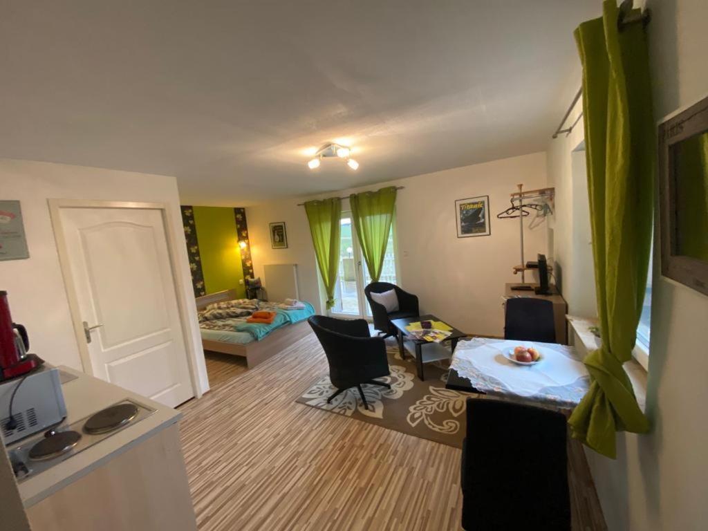Maison Carmen - Restaurant , Meuble De Tourisme, Appartements Xertigny Luaran gambar
