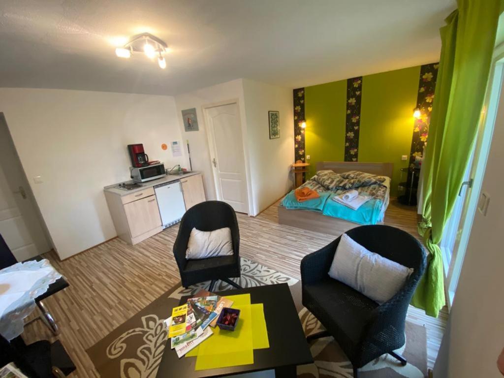 Maison Carmen - Restaurant , Meuble De Tourisme, Appartements Xertigny Luaran gambar
