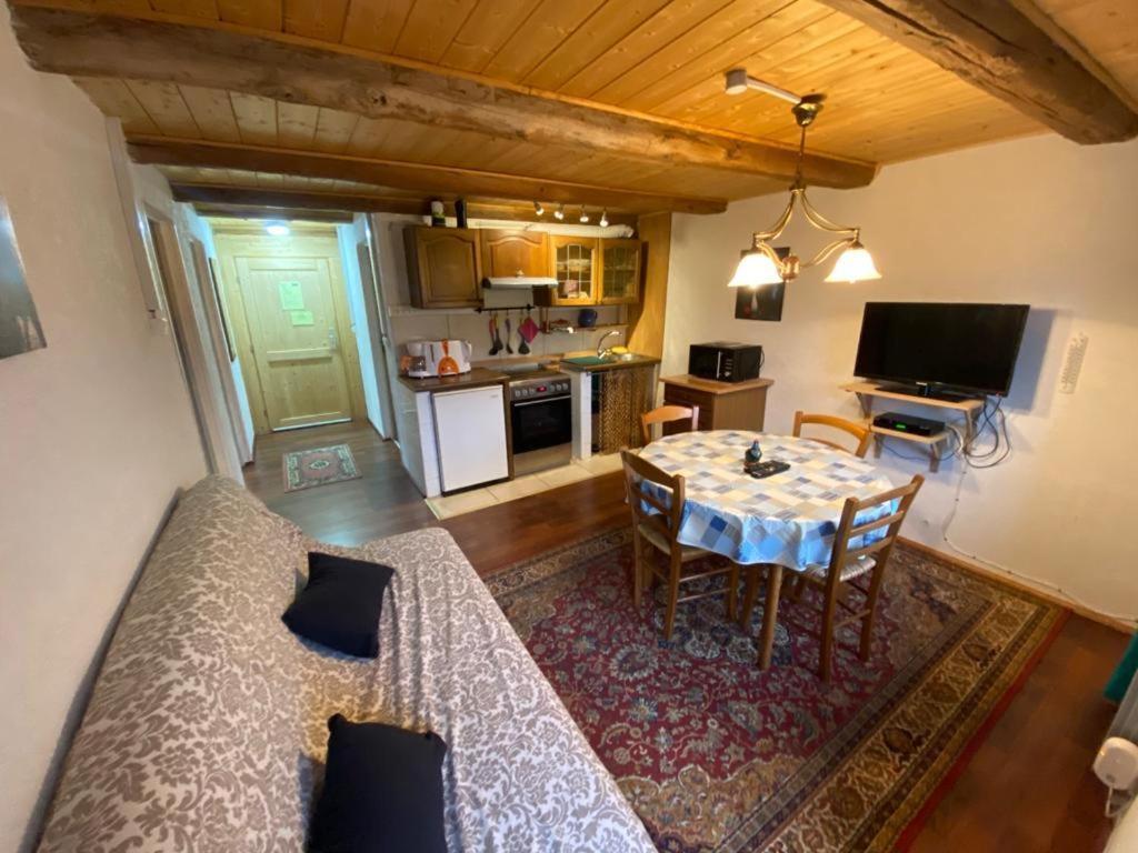 Maison Carmen - Restaurant , Meuble De Tourisme, Appartements Xertigny Luaran gambar